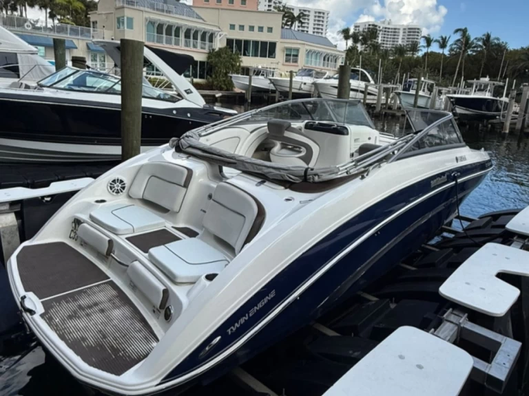 Hire Motorboat Yamaha with a boat licence