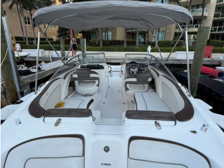 Motorboat to hire Miami at the best price
