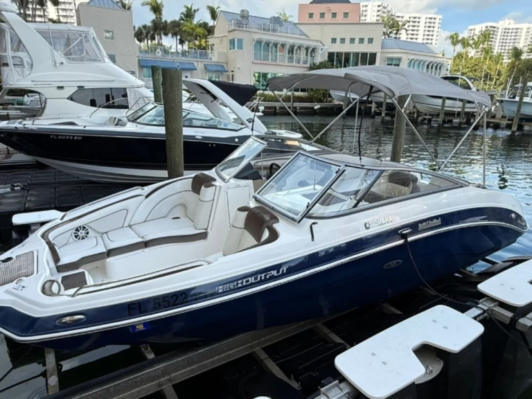 Yacht charter Miami - Yamaha Limited 24 5 on SamBoat