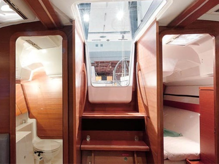 Sailboat to hire Furnari at the best price