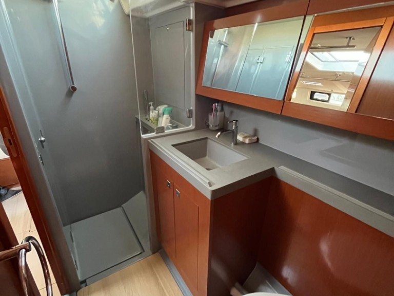 Sailboat to hire Ajaccio at the best price