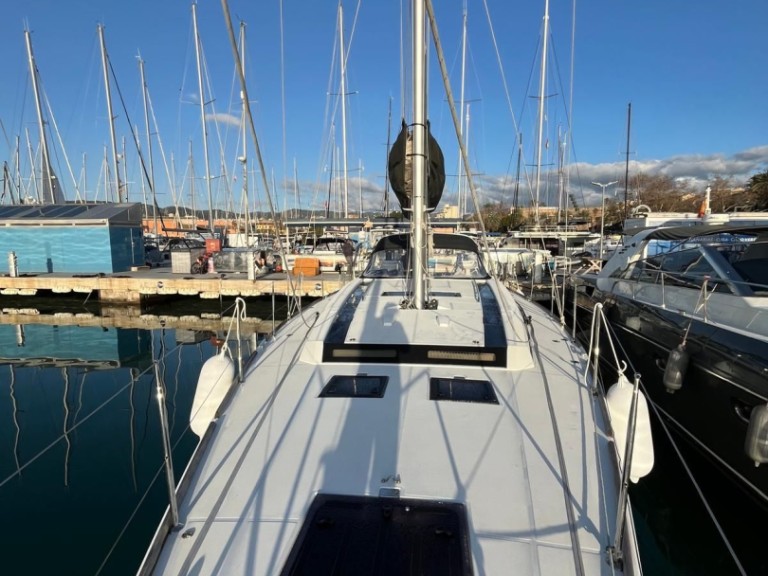 Sailboat hire in Ajaccio - Bénéteau Oceanis 55