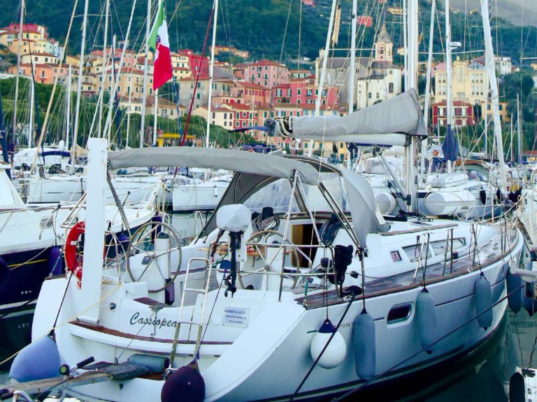 Charter a Jeanneau Sun Odyssey 42i in Fezzano on Samboat