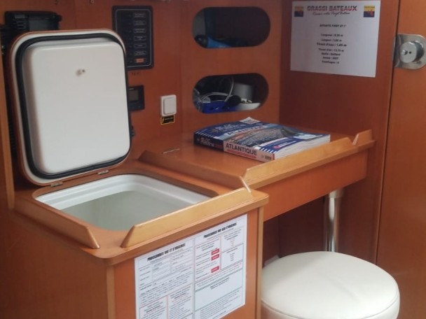 Yacht hire La Rochelle cheap FIRST 27.7