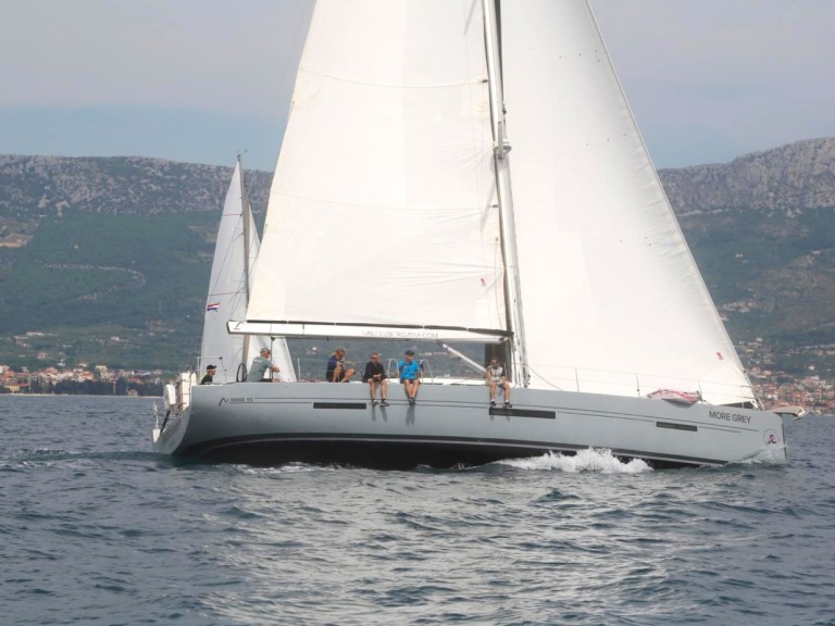 Sailboat to hire Seget Donji at the best price