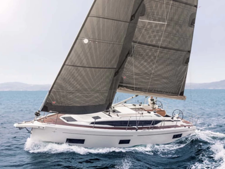 Sailboat to hire Kiáto at the best price