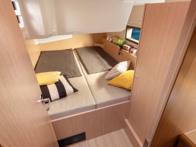 Hire a Bavaria Bavaria C38 Kiáto