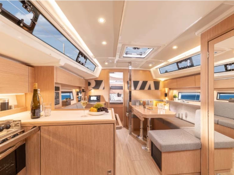 Yacht hire Kiáto cheap Bavaria C38