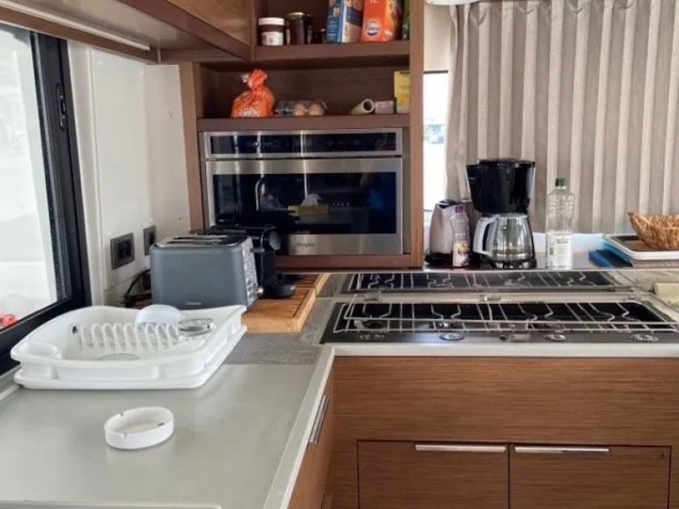 Hire Catamaran Lagoon with a boat licence