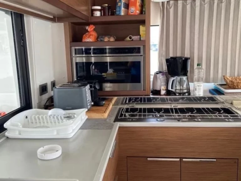 Hire Catamaran Lagoon with a boat licence