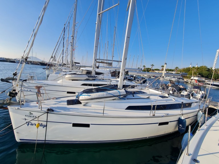 Sailboat to hire Göcek at the best price