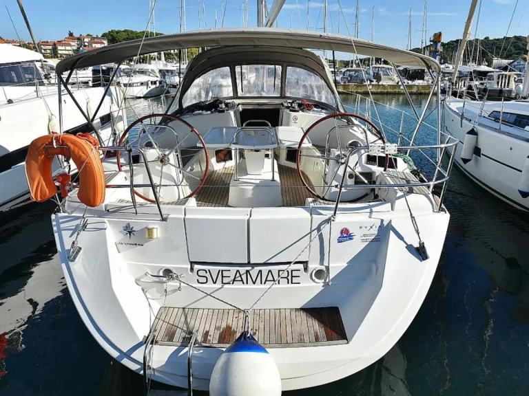 Charter a Jeanneau Sun Odyssey 44i in Pula on Samboat