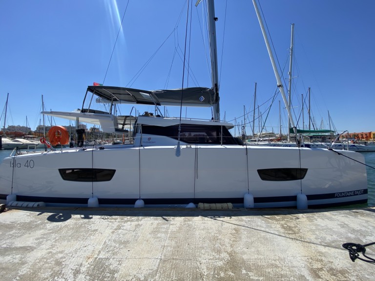 Yacht charter Portimão - Fountaine Pajot Isla 40 on SamBoat