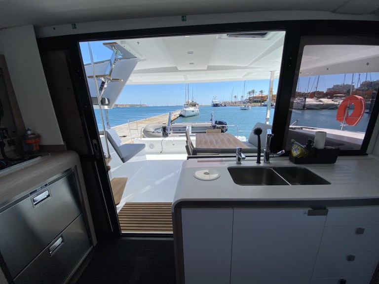 Hire a Fountaine Pajot Isla 40 Portimão