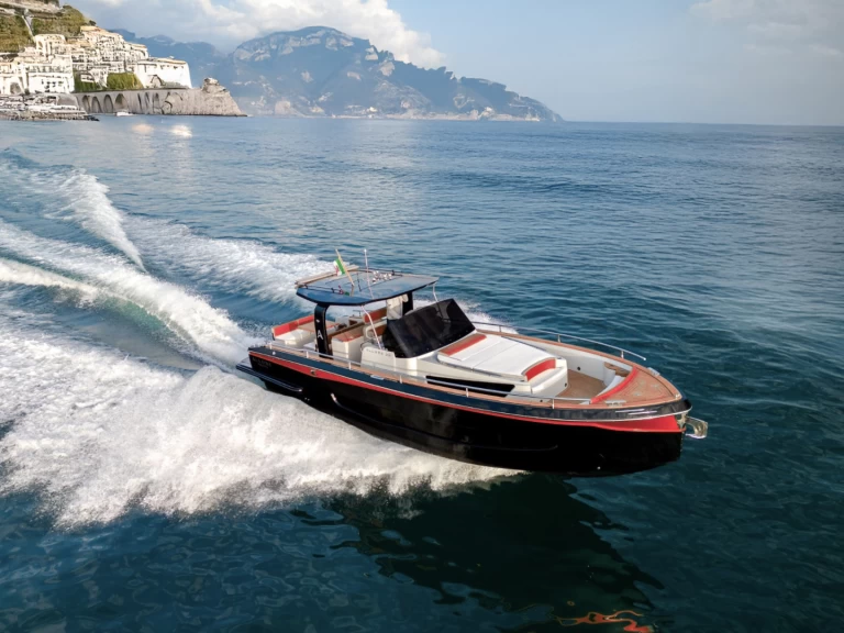Motorboat to hire Porto di Amalfi Marina Coppola at the best price