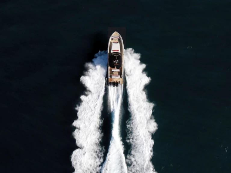 Hire Motorboat Allure with a boat licence