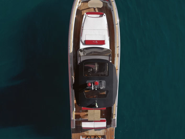 Hire Motorboat Allure with a boat licence