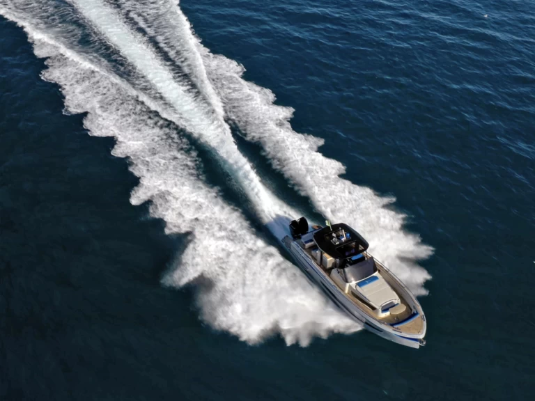 Motorboat to hire Porto di Amalfi Marina Coppola at the best price