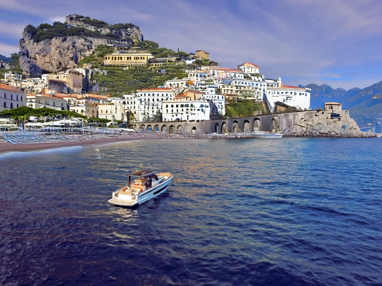 Hire a Yacht WalkAround Luxury 14 T-TOP Porto di Amalfi Marina Coppola