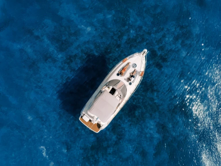 Charter a Cranchi DayCruise 35 S Sport in Porto di Amalfi Marina Coppola on Samboat