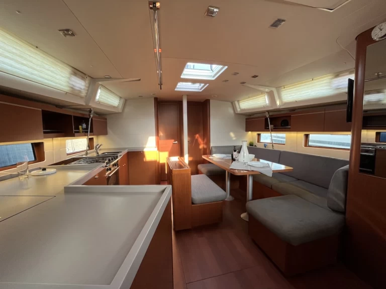 Charter a Bénéteau Oceanis 46.1 in Alimos on Samboat