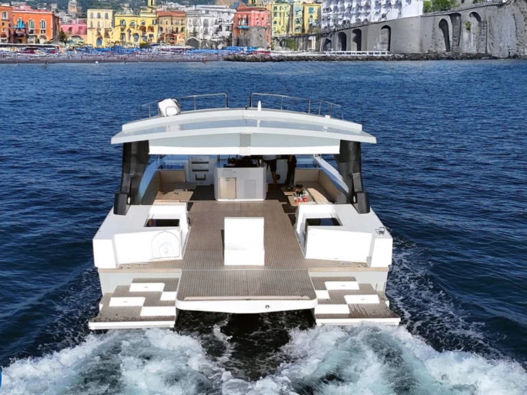 Hire Motorboat Catamaran with a boat licence