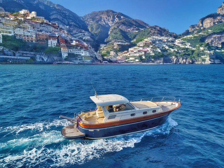 Hire Motorboat with or without skipper Gozzo Positano