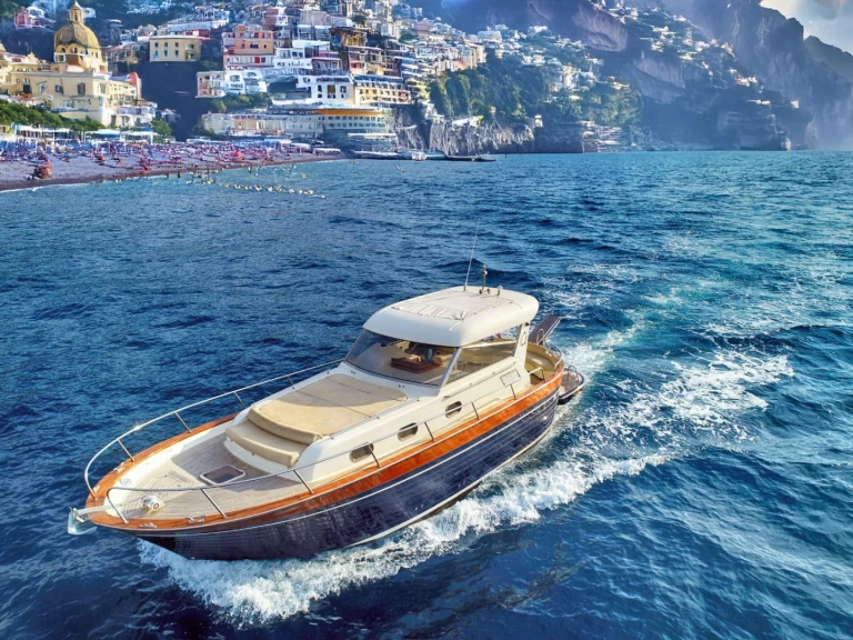 Hire Motorboat Gozzo with a boat licence