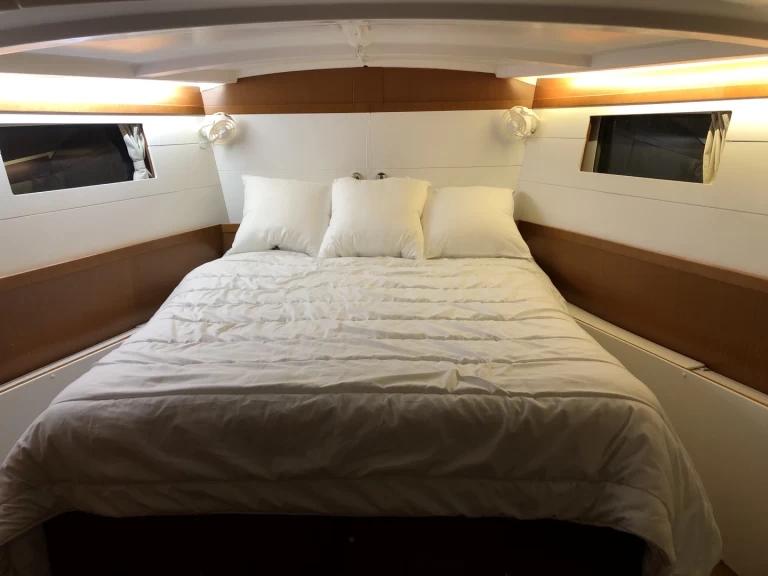 Hire Sailboat Bénéteau with a boat licence