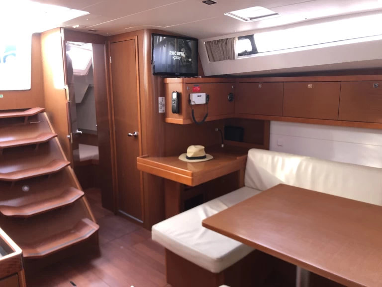 Sailboat to hire Saint-Mandrier-sur-Mer at the best price