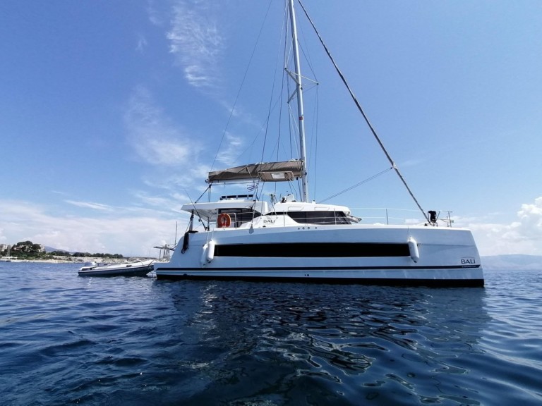Catamaran to hire Alimos at the best price