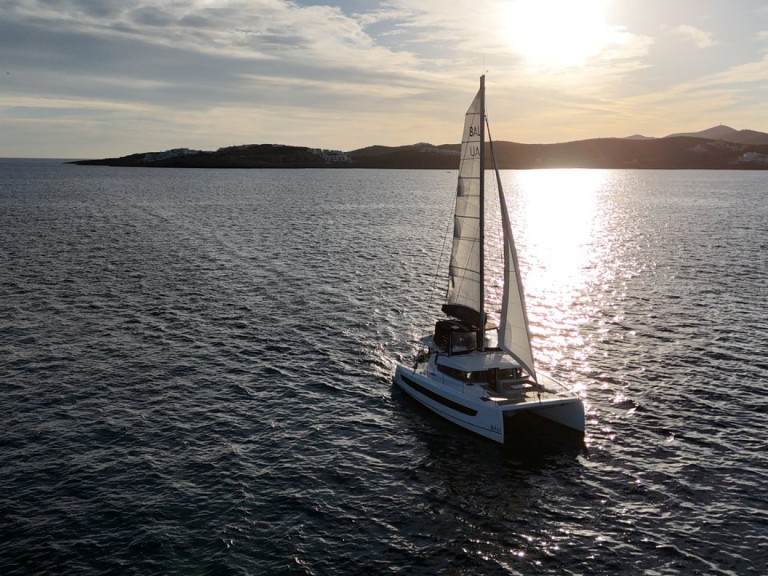 Catamaran to hire Lávrio at the best price
