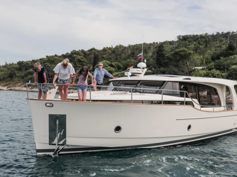 Yacht charter Pula - Greenline Yachts Greenline 40 on SamBoat