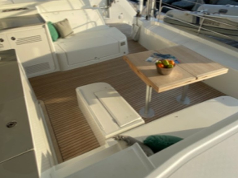 Catamaran to hire Saint-Raphaël at the best price