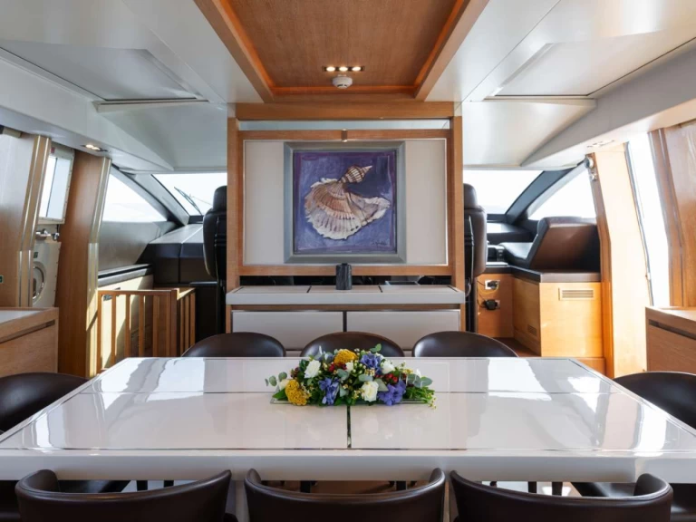 Hire Luxury Yacht Italcraft with a boat licence