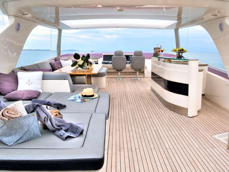 Hire Luxury Yacht Princess, UK with a boat licence