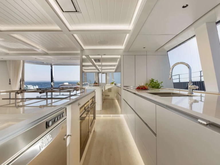 Hire Luxury Yacht with or without skipper Sunreef Caribbean