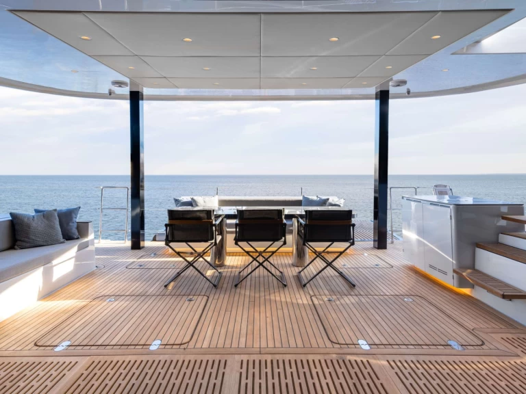 Hire Luxury Yacht with or without skipper Sunreef Piraeus