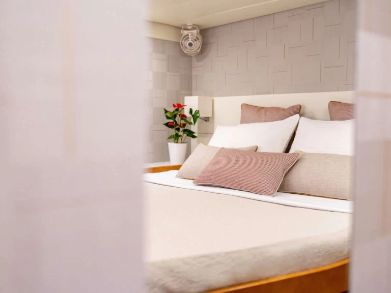 Lagoon ACE OF HEARTS charter bareboat or skippered in  Alimos