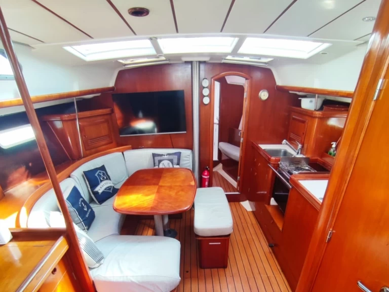 Hire Sailboat Bénéteau with a boat licence