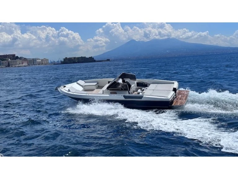 Motorboat hire in Naples -  Conam 30 America