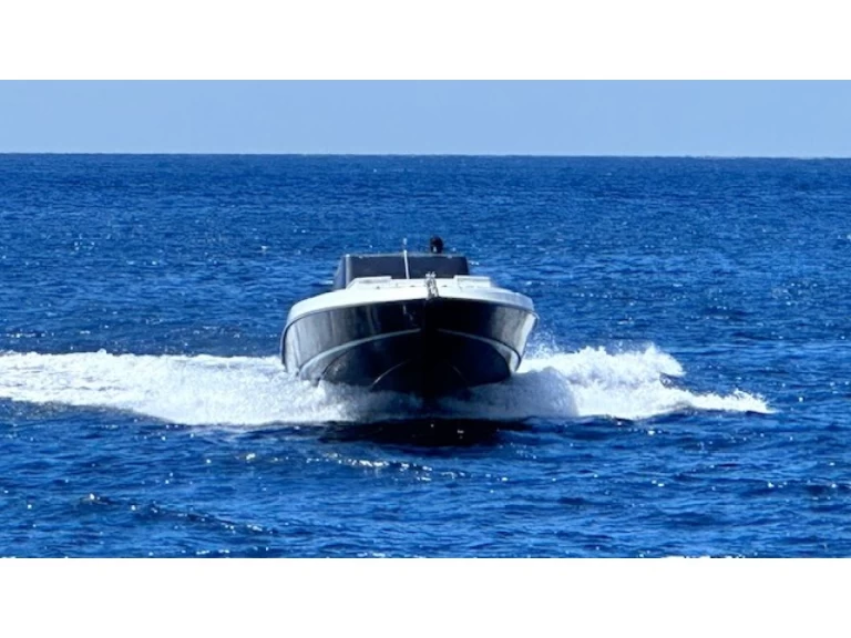 Charter a  Conam 30 America in Naples on Samboat