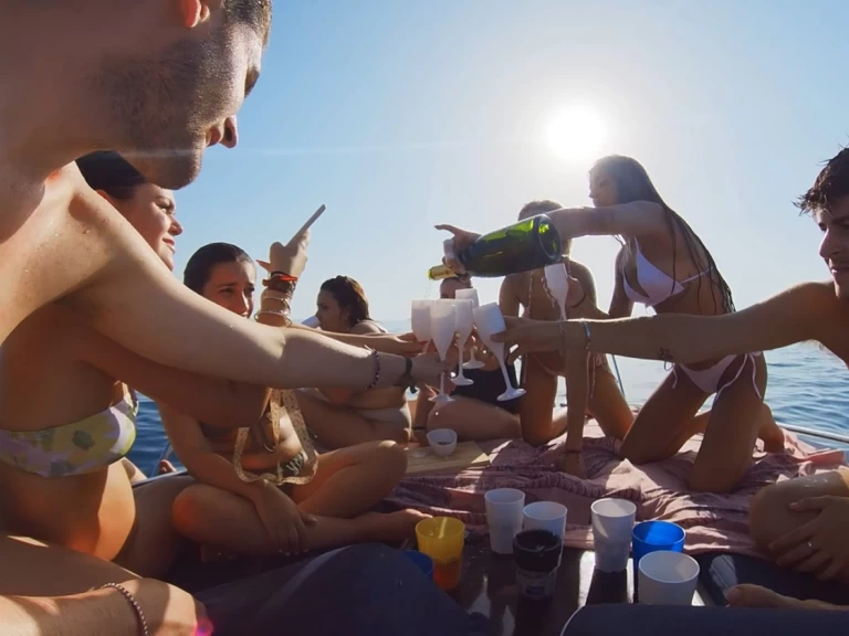 Motorboat to hire Fuengirola at the best price