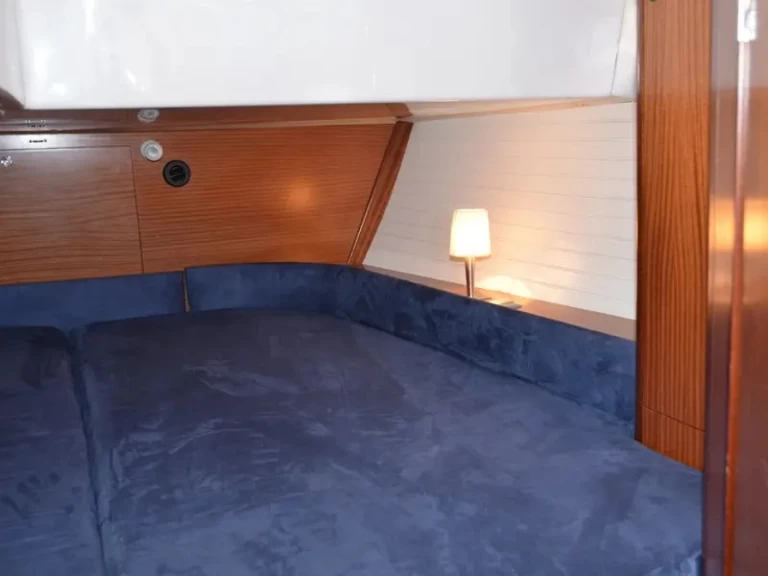 Sailboat hire in Longyearbyen - Delphia Delphia 47-Ice