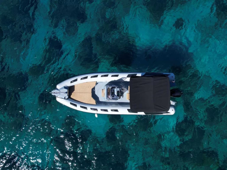 Hire a Ranieri Ranieri Cayman 26 Sport Touring Sliema