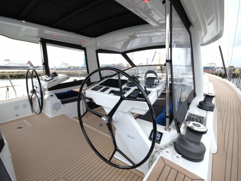 Hire a Hanse Hanse 588 Piraeus