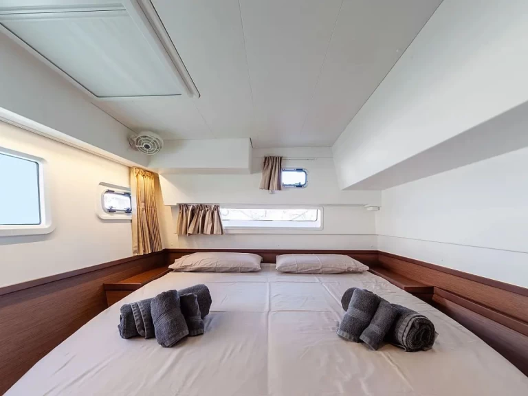 Catamaran hire in Capo d'Orlando - Lagoon Lagoon 42