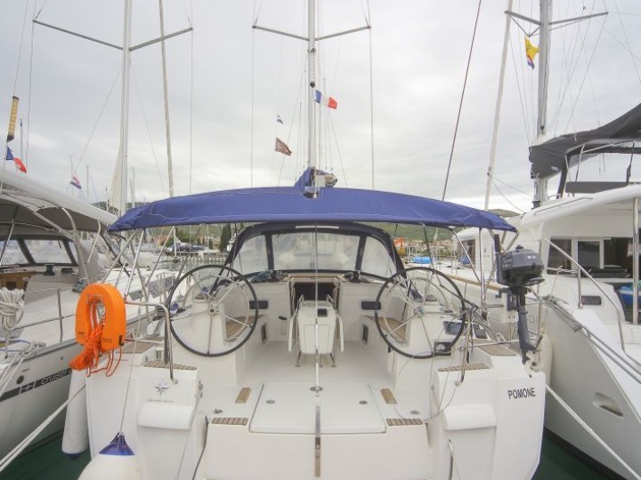 Charter a Jeanneau Sun Odyssey 509 in Zaton on Samboat