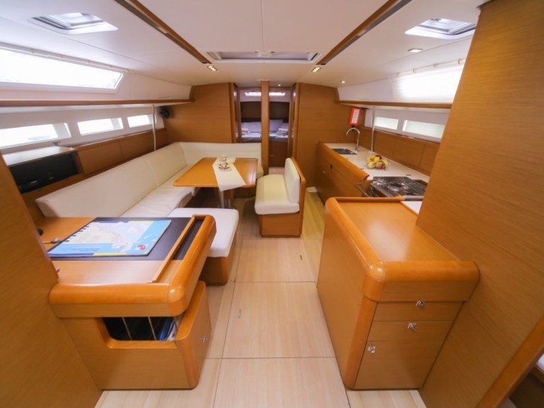 Sailboat to hire Zaton at the best price