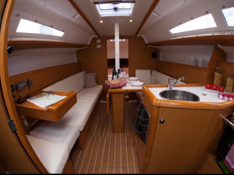 Hire a Jeanneau Jeanneau Sun Odyssey 33i Kallithea